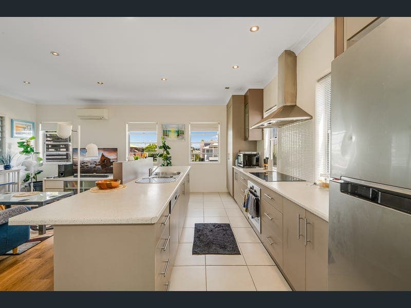 10/415-417 Scarborough Road — photo 1 of 5