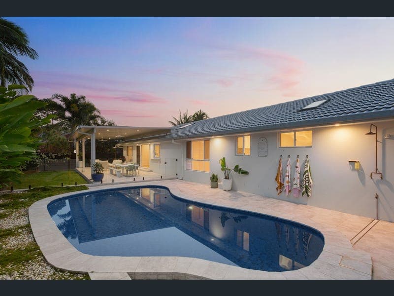 135 Murtha Drive, Elanora — photo 1 of 5