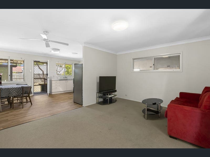 22 William Street, Urangan — photo 1 of 5