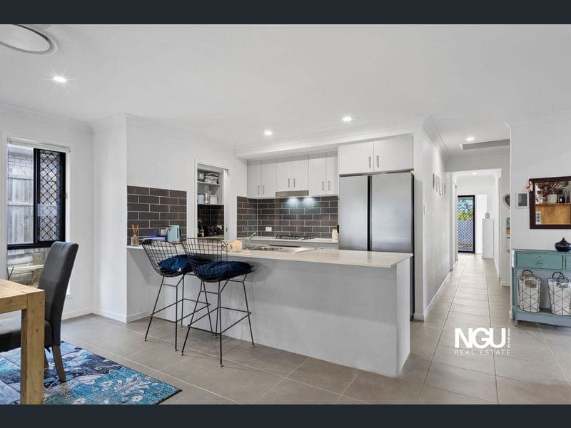7 Woodward Place, Deebing Heights — photo 1 of 5