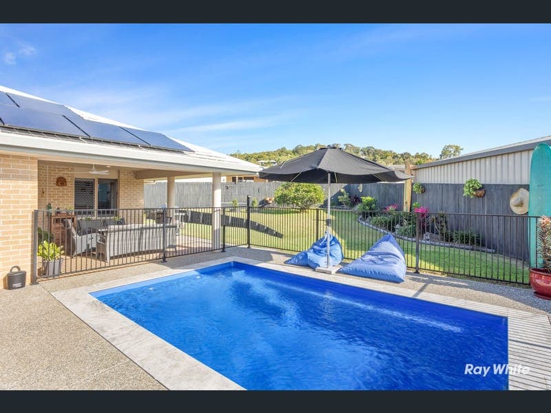 8 Downs Field Place, Taroomball — photo 1 of 5