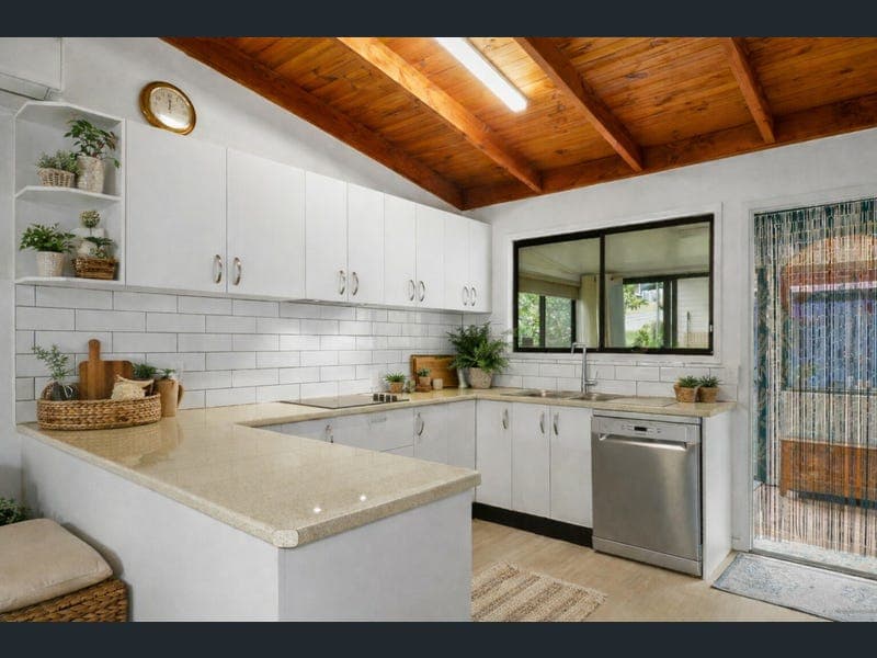 46-48 Coondooroopa Dr, Macleay Island — photo 1 of 5
