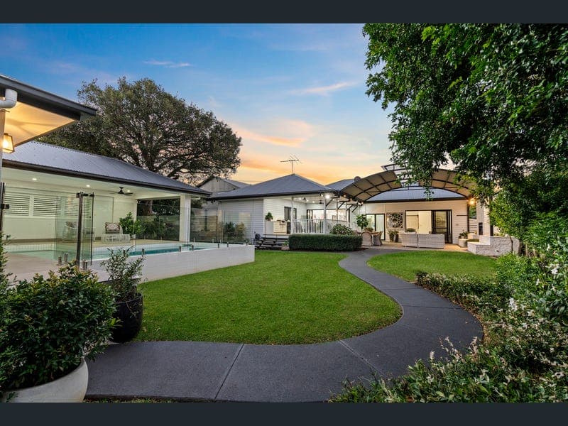 32 Foch Street, Wynnum West — photo 1 of 5