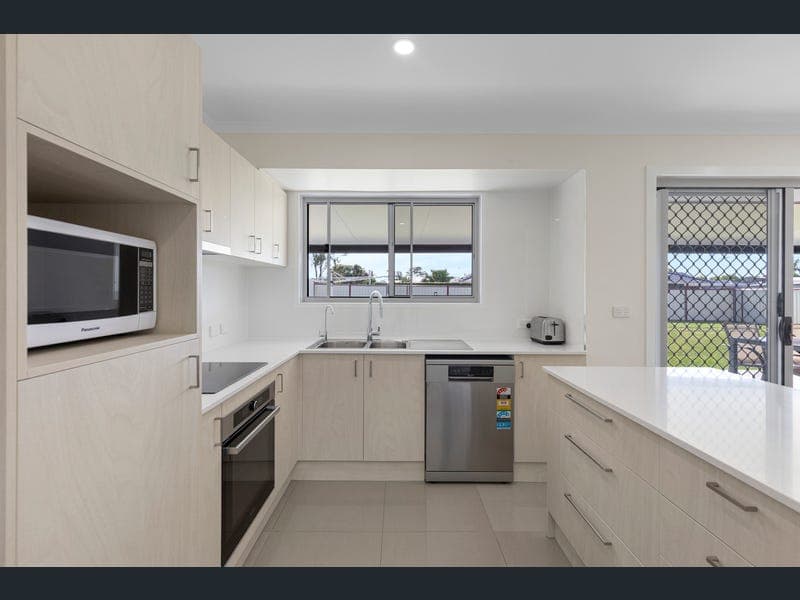 43 Ashford Road, Helensvale — photo 1 of 5