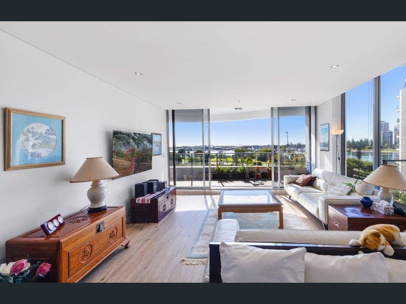 706/4 Como Crescent, Southport — photo 1 of 5