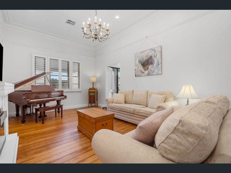 70 Raby Road, Coorparoo — photo 1 of 5