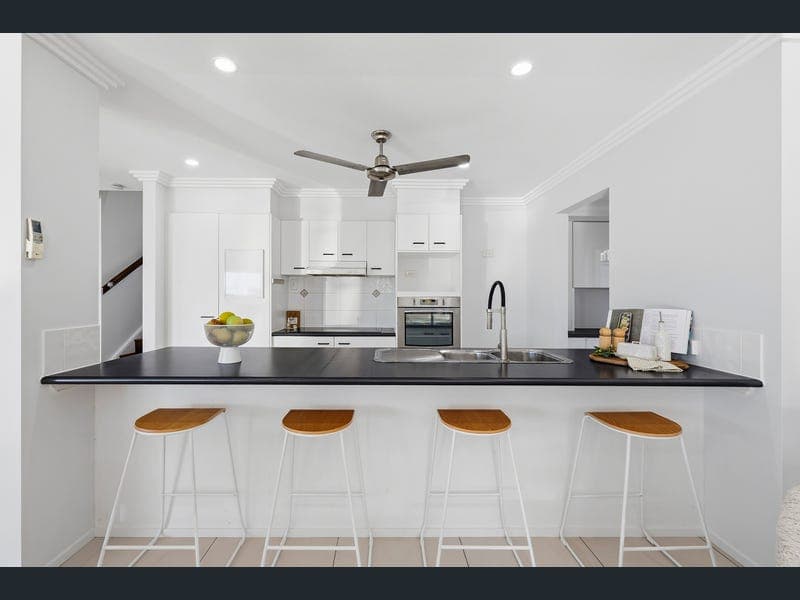 7 Highbridge Rise, Mudgeeraba — photo 1 of 5