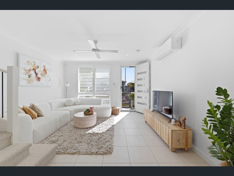 32 Olivia Crescent, Nirimba — photo 1 of 5