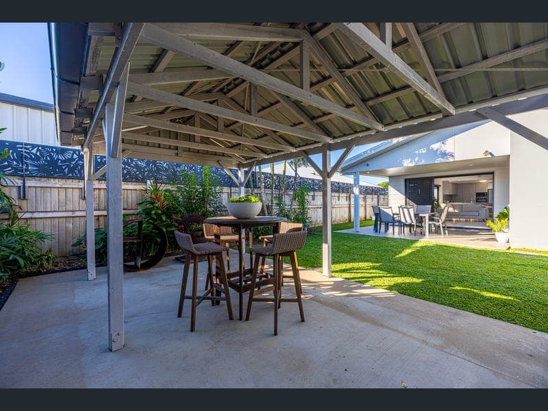 27 Primavera Boulevard, Beaconsfield — photo 1 of 5