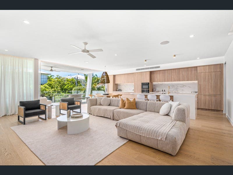 1/7 William Street, Noosaville — photo 1 of 5