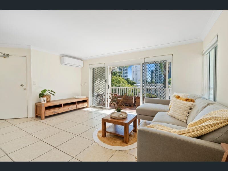 42/42 Beach Parade, Surfers Paradise — photo 1 of 5