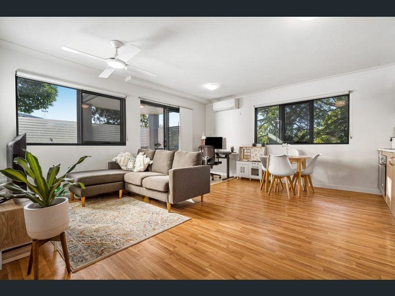 6/6 Babarra Street, Stafford — photo 1 of 5