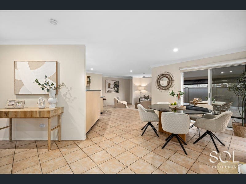 12 Greenfern Place, Ferny Grove — photo 1 of 5