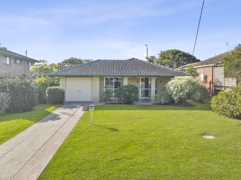 29 Booker Parade, Golden Beach — photo 1 of 5