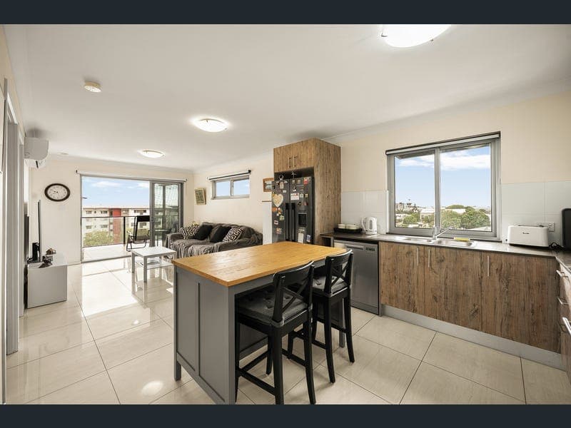 14/42 Curwen Terrace, Chermside — photo 1 of 5