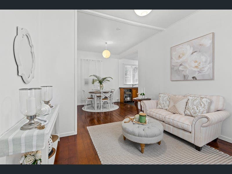 12 Inwood Street, Wooloowin — photo 1 of 5
