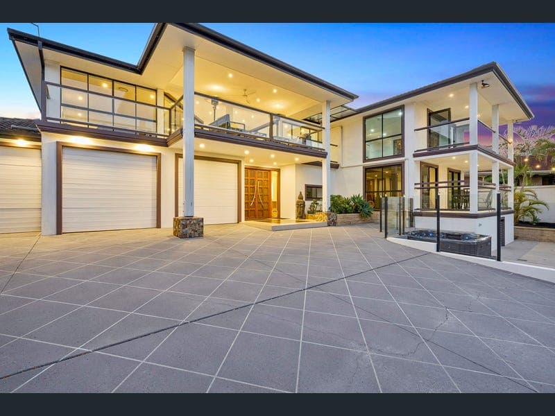 6 Bligh Court, Benowa — photo 1 of 5