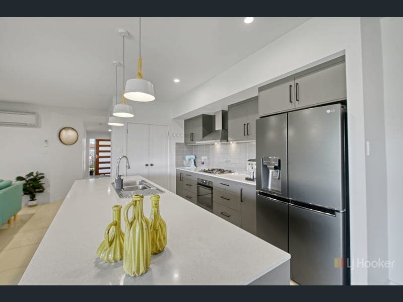 13-15 Lancaster Way, Ooralea — photo 1 of 5
