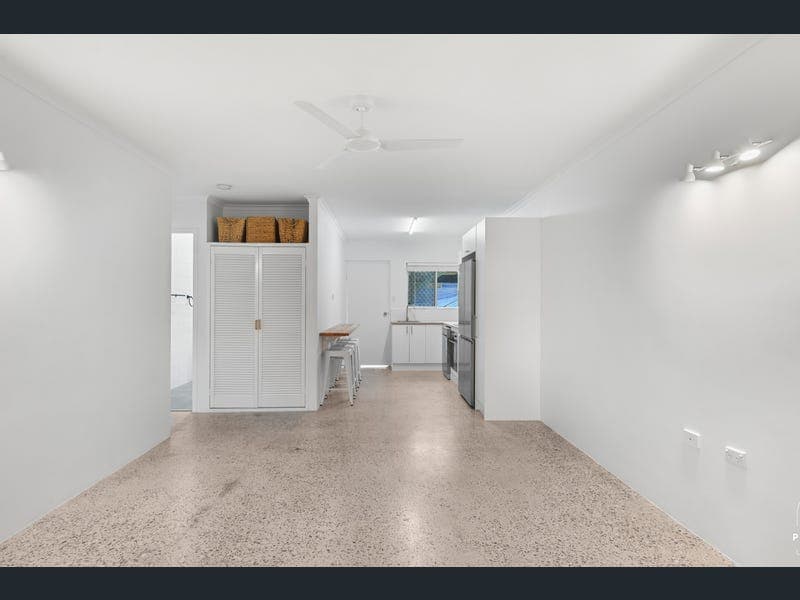 1/29 Bouganvillea Street, Holloways Beach — photo 1 of 5