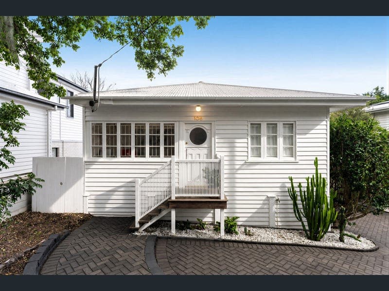 106 Erica Street, Cannon Hill — photo 1 of 5