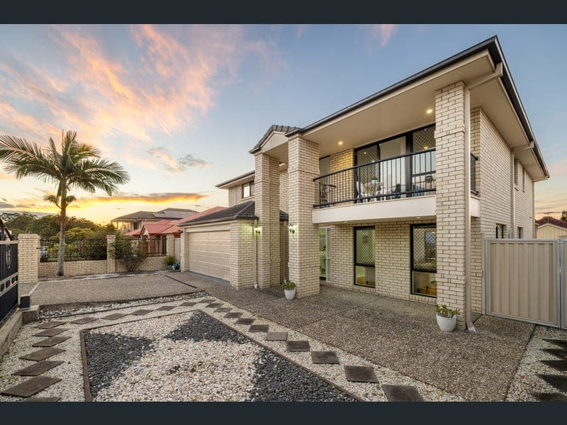 16 William Close, Doolandella — photo 1 of 5
