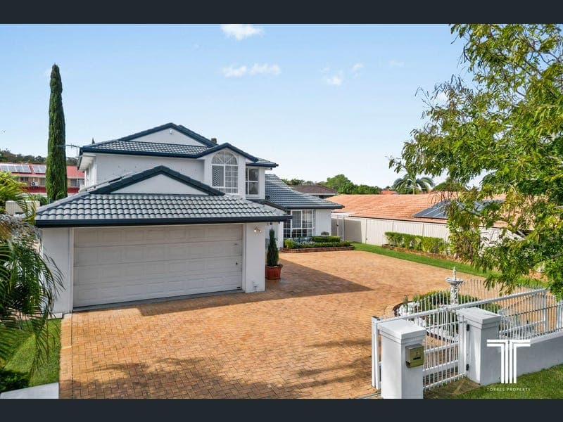 7 Pinecroft Close, Calamvale — photo 1 of 5