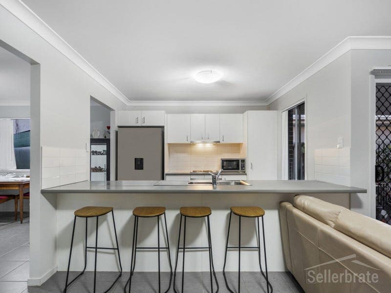 7 Sidney Court, Logan Reserve — photo 1 of 5