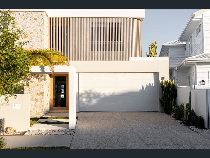 82 Coolum Parade, Newport — photo 1 of 5