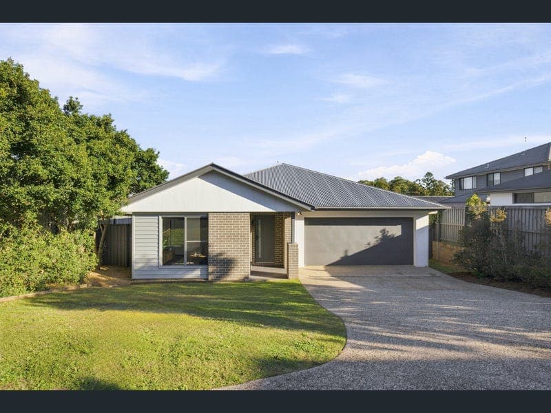 8 Pelion Street, Bridgeman Downs — photo 1 of 5