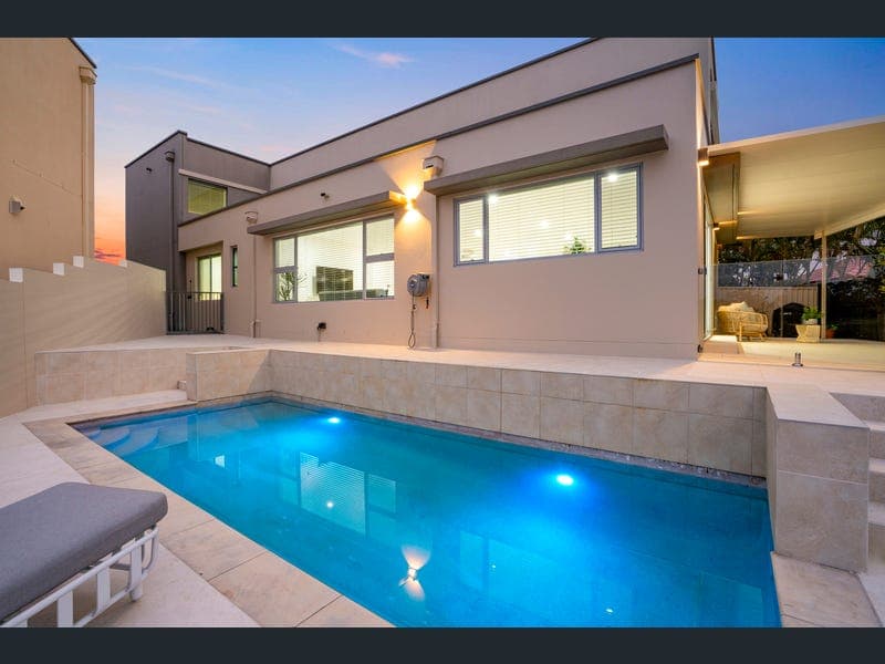 11 Marjorie Crescent, Benowa — photo 1 of 5