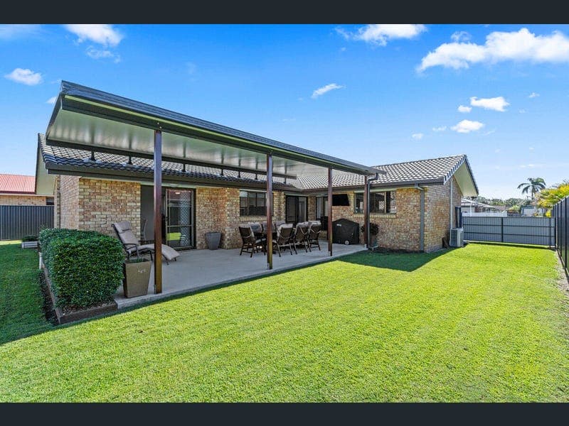 30 South Street, Urangan — photo 1 of 5