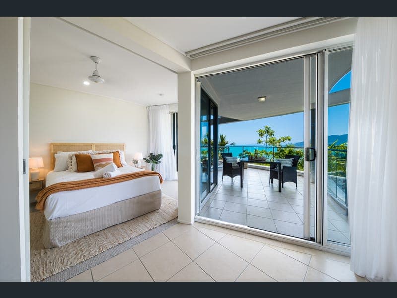 10/18 Seaview Drive, Airlie Beach — photo 1 of 5
