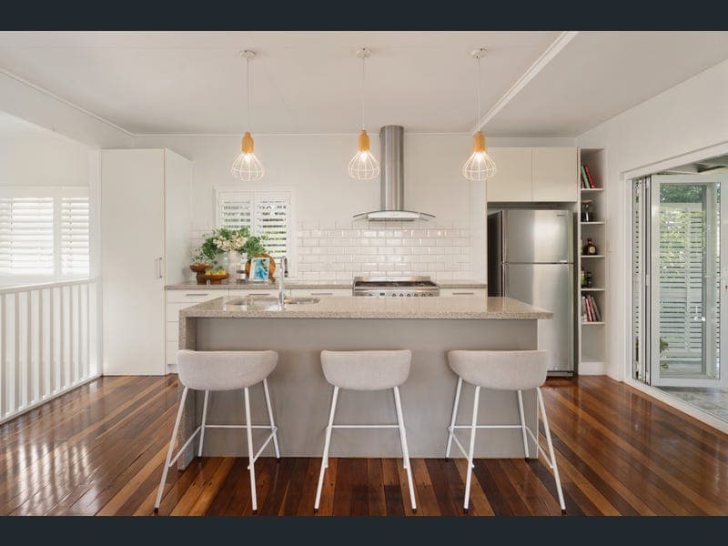 84 Mcconnell Street, Bulimba — photo 1 of 5