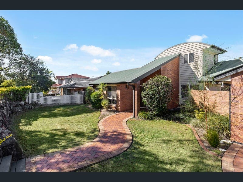29 Oxford Crescent, Bridgeman Downs — photo 1 of 5