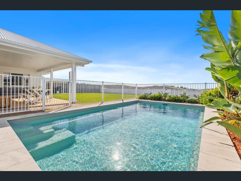 12 Beach House Drive, Lammermoor — photo 1 of 5