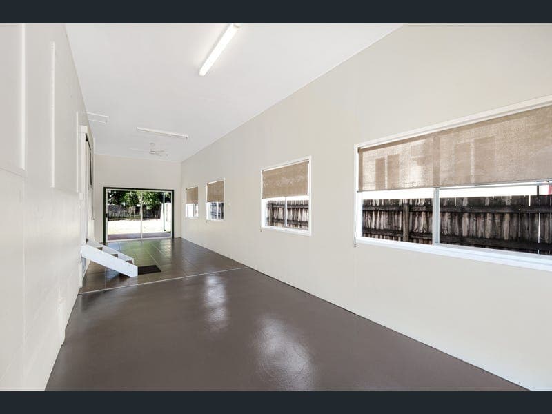 6 Ware Avenue, Sarina — photo 1 of 5