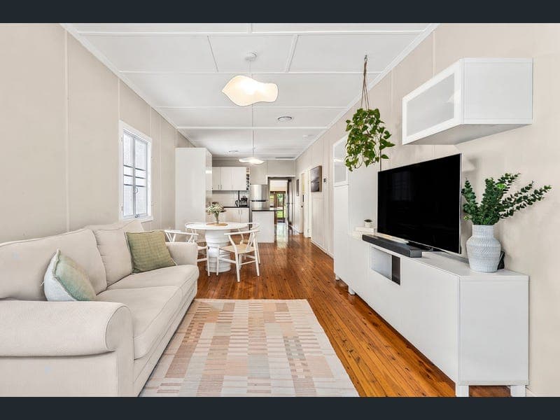 16 Agnew Street, Sandgate — photo 1 of 5