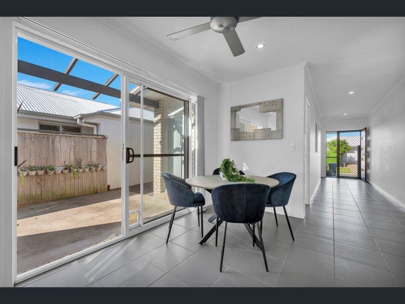 9 Brampton Way, Meridan Plains — photo 1 of 5
