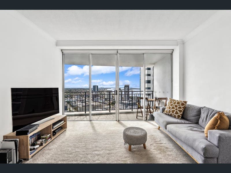 22709/5 Lawson Street, Southport — photo 1 of 5