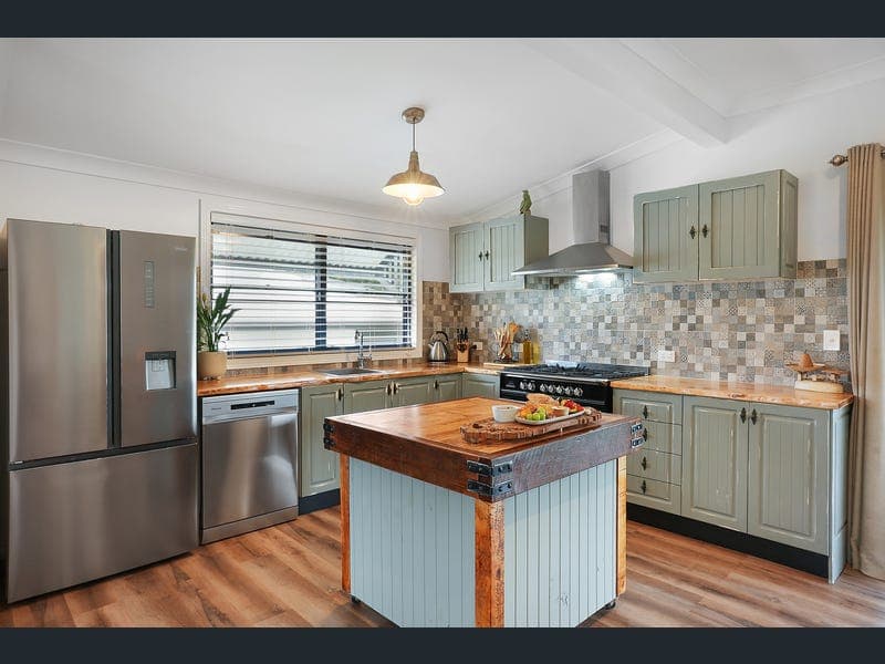 6 Margarita Court, Bushland Beach — photo 1 of 5
