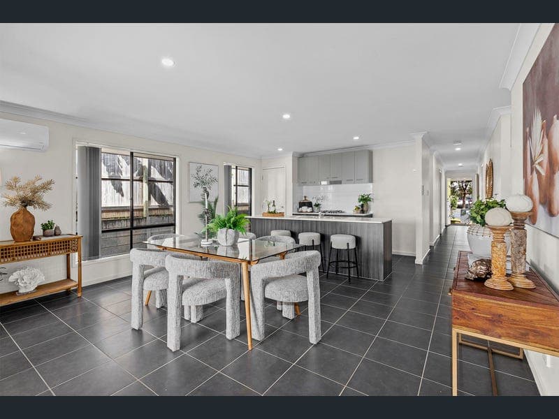 69 Canopus Street, Bridgeman Downs — photo 1 of 5