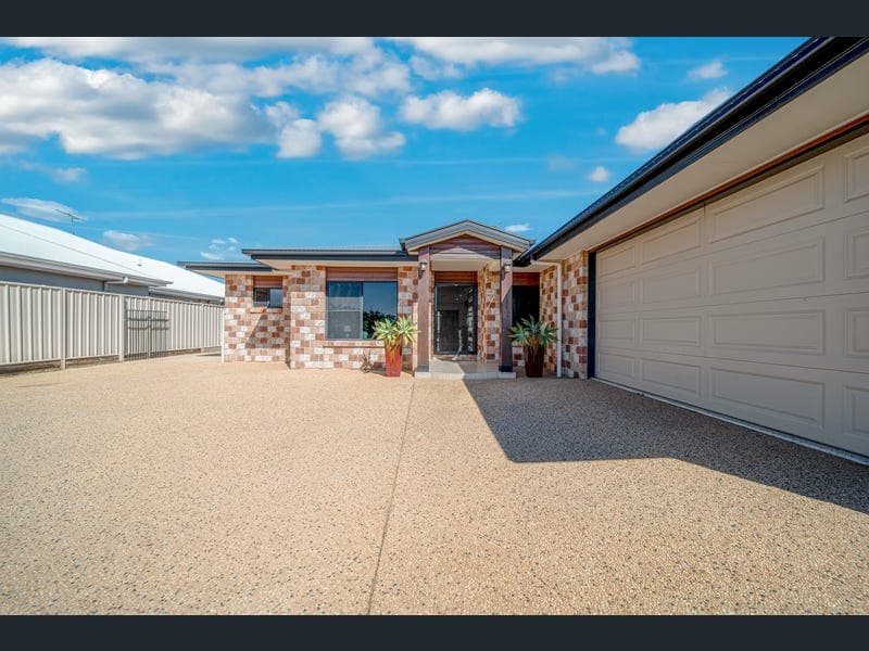 13 Morgan Place, Emerald — photo 1 of 5