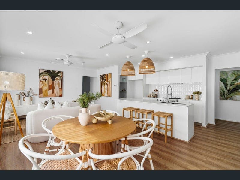 131 Ashwood Circuit, Chambers Flat — photo 1 of 5