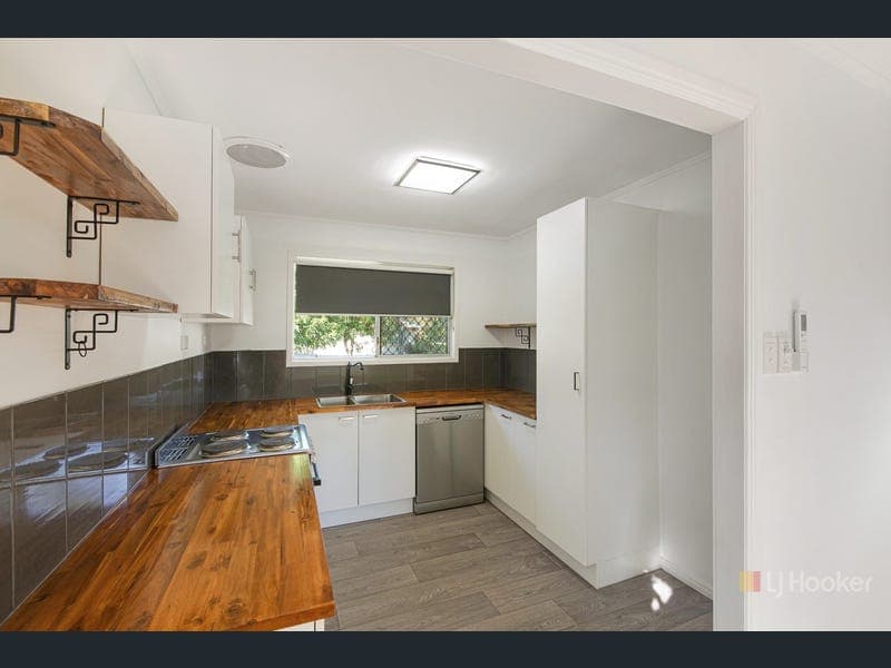 16 Singleton Street, Dysart — photo 1 of 5