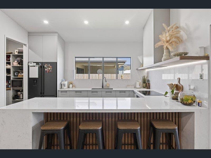 10 Ophelia Avenue, Atherton — photo 1 of 5