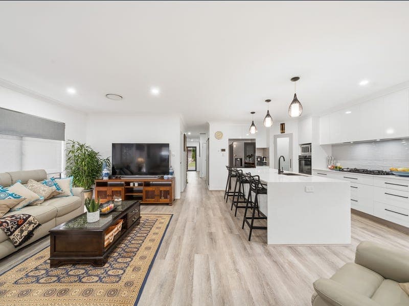 6 Williams Crescent, North Lakes — photo 1 of 5