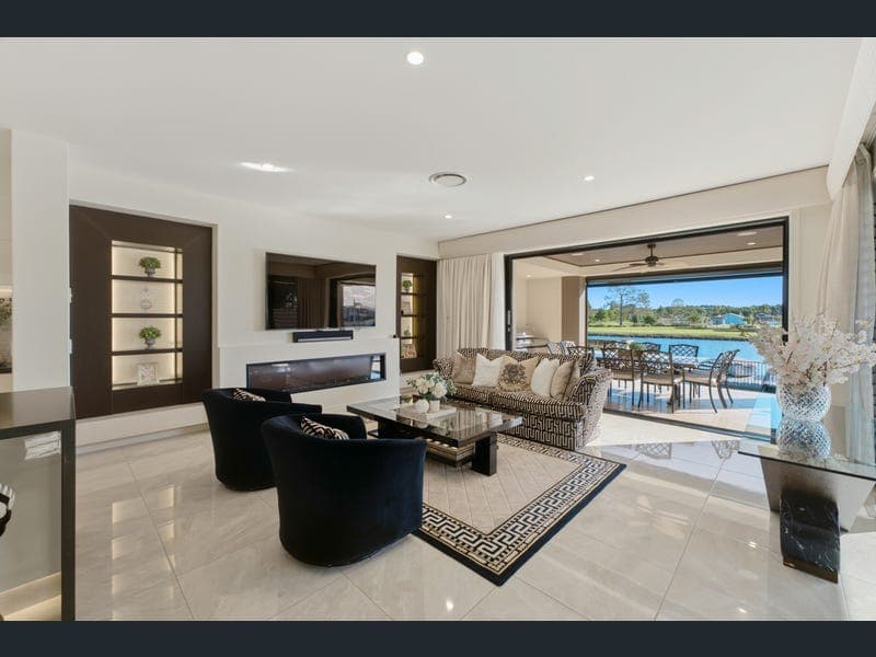 43 North View Street, Hope Island — photo 1 of 5