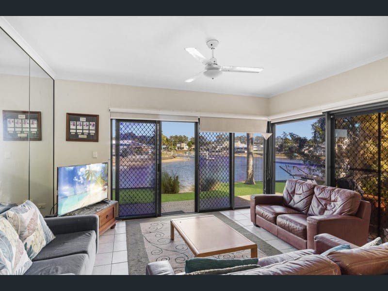 1/27 Pangarinda Place, Mooloolaba — photo 1 of 5