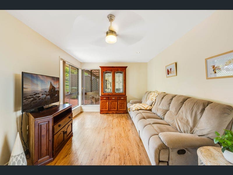 33 Champagne Crescent, Wilsonton Heights — photo 1 of 5