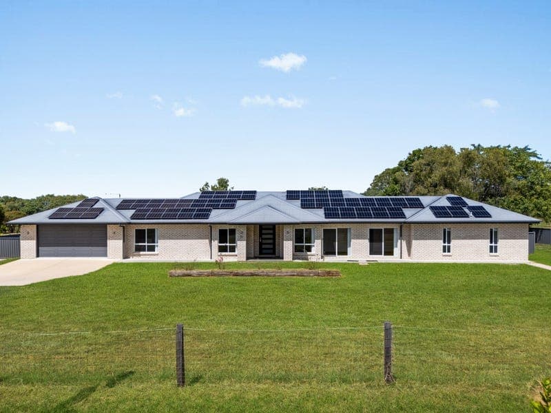 27 Adelong Avenue, Thagoona — photo 1 of 5